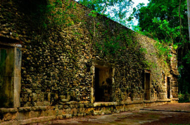 Este palacio maya