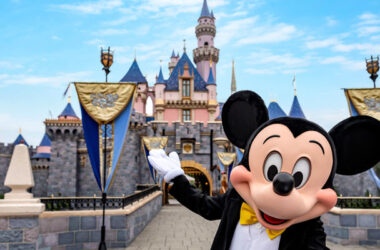 Disneyland recibía decenas de miles de visitantes todos los días. Era el segundo parque más visitado del mundo.