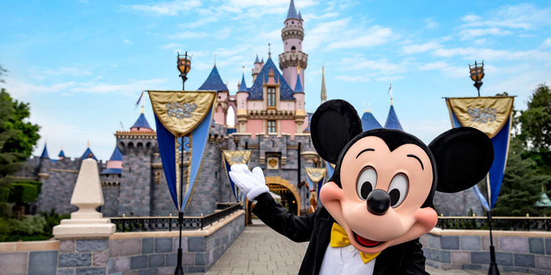 Disneyland recibía decenas de miles de visitantes todos los días. Era el segundo parque más visitado del mundo.