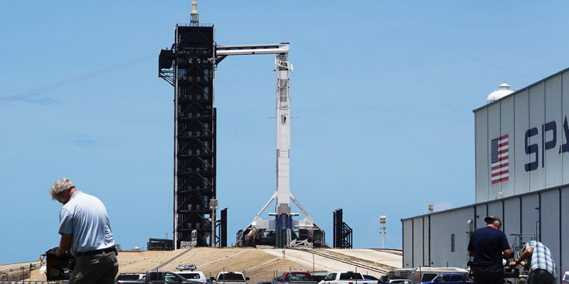 SpaceX avanza este sábado 30 de mayo acorde a lo previsto con el lanzamiento de su histórico primer vuelo espacial tripulado con dos astronautas de la NASA a la Estación Espacial Internacional.
