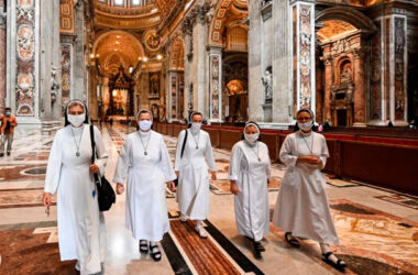 La Basílica de San Pedro reabrió este lunes 18 de mayo sus puertas al público