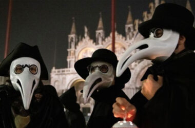 En el siglo VII las personas pensaban que las máscaras puntiagudas purificaba el aire. Estaban equivocados.