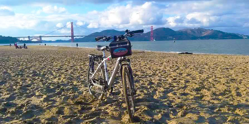 Recorrer el Golden Gate en bicicleta es una experiencia que debes vivir al menos una vez en la vida.