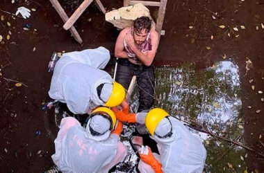 A un británico lo rescataron en Bali después de pasar seis días atrapado en el fondo de un pozo de cuatro metros de profundidad.
