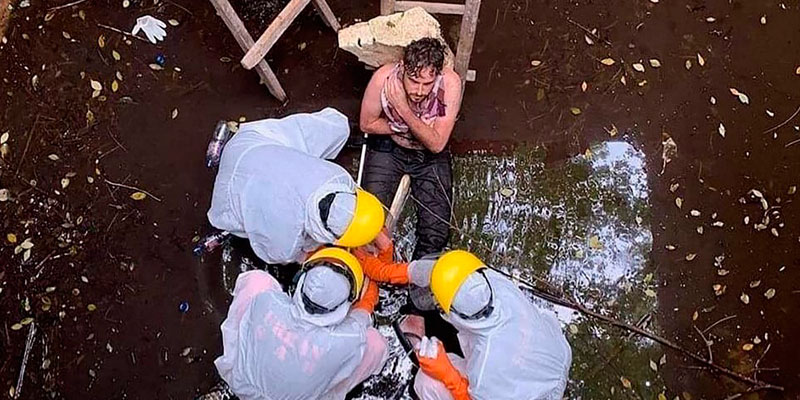 A un británico lo rescataron en Bali después de pasar seis días atrapado en el fondo de un pozo de cuatro metros de profundidad.